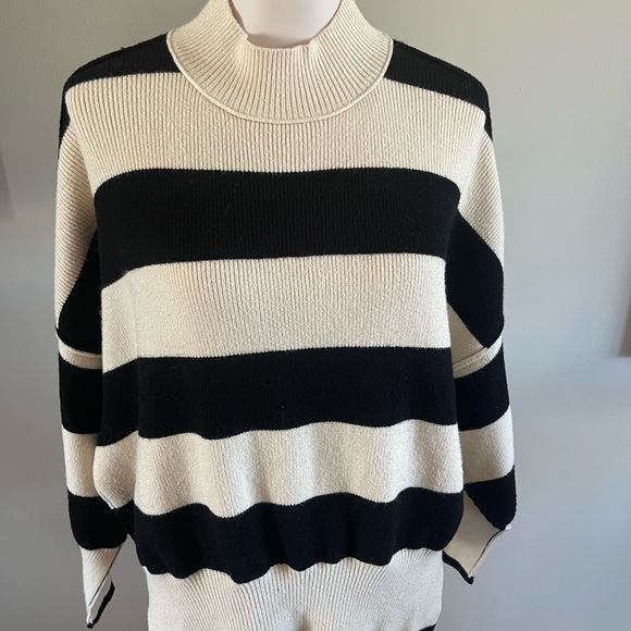 Altered State Women’s XS stripped sweater - Picture 9 of 10